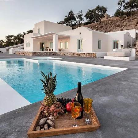 Sleeps8-parking-garden-pool-sunsets-barbeque וילה