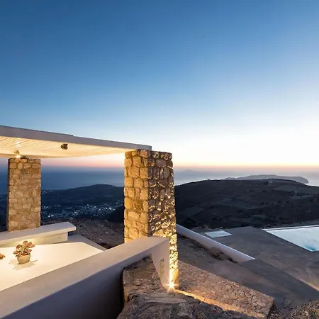 Sleeps8-parking-garden-pool-sunsets-barbeque
