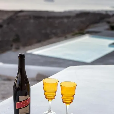 Sleeps8-parking-garden-pool-sunsets-barbeque * Emporio (Santorini)